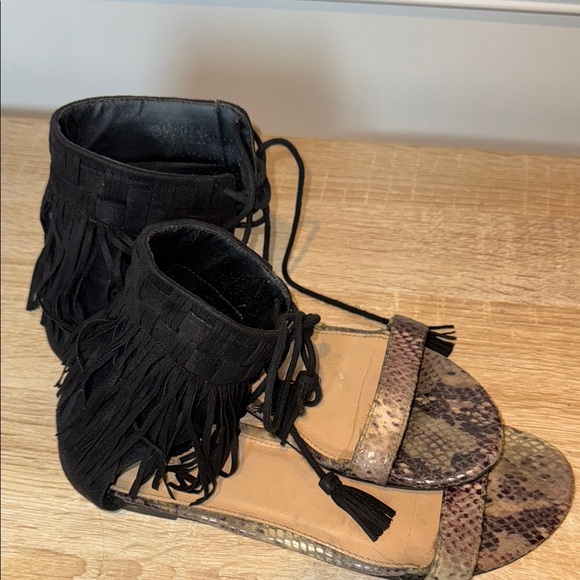 Indigo Rd Black and Brown and leopard SZ 8M Fringe Sandals Flat - Picture 2 of 9